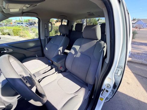 Used 2019 Nissan Frontier SV AWD/4WD image 9