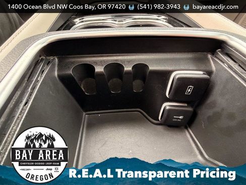 Used 2023 Chrysler Pacifica Limited FWD image 24