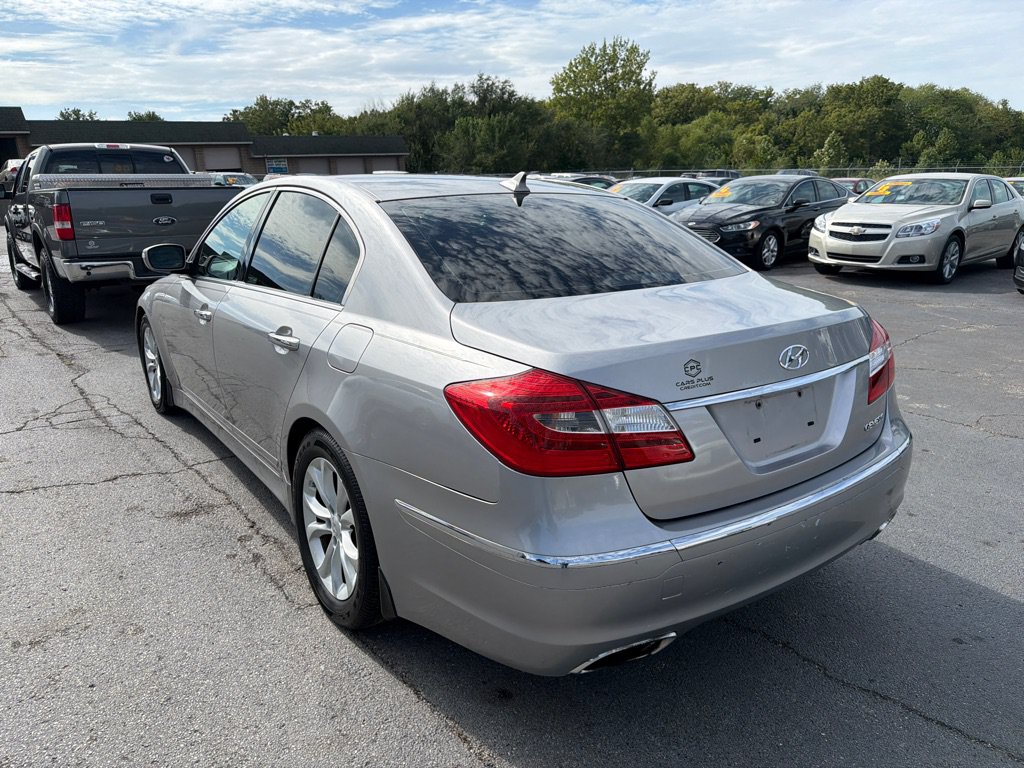 Used 2012 Hyundai Genesis 3.8 RWD image 8