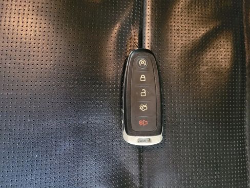 Used 2014 Ford Taurus Limited image 32