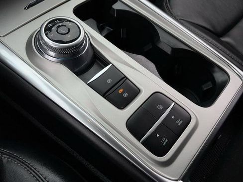 Certified 2022 Ford Explorer XLT w/ Equipment Group 202A image 19