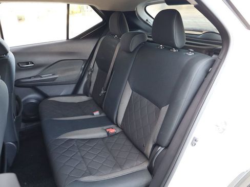 Used 2019 Nissan Kicks SV image 18