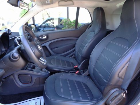 Used 2016 smart fortwo Prime RWD image 9