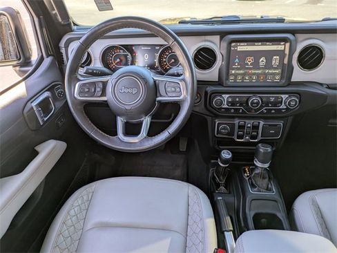 Used 2022 Jeep Gladiator Overland image 17