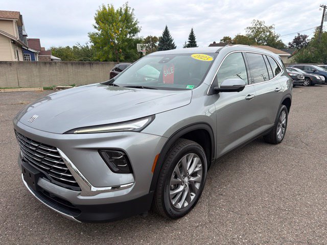 Used 2025 Buick Enclave Preferred AWD/4WD image 3