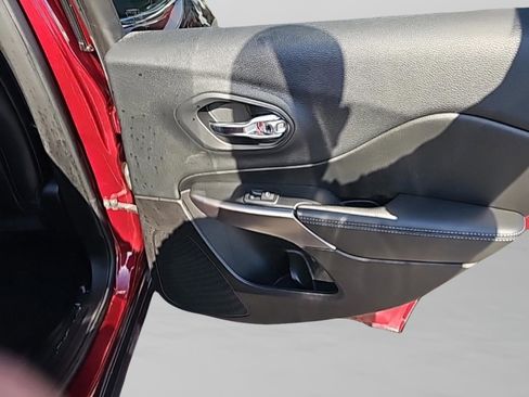 Used 2019 Jeep Cherokee Latitude Plus w/ Comfort/Convenience Group image 31