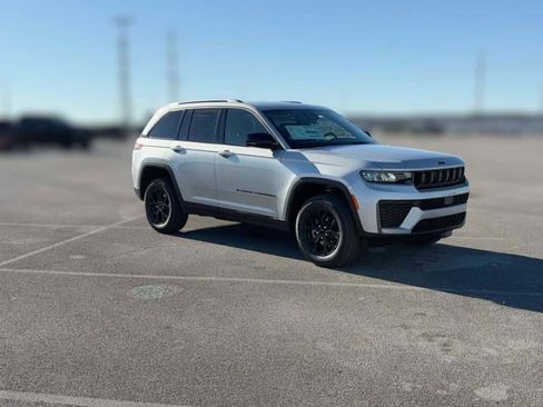 New 2026 Jeep Grand Cherokee Altitude image 16