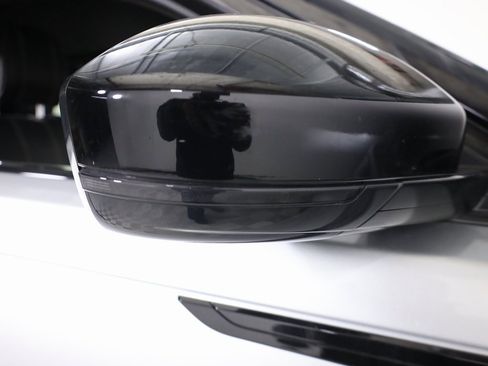 Used 2018 Land Rover Range Rover Velar S image 58