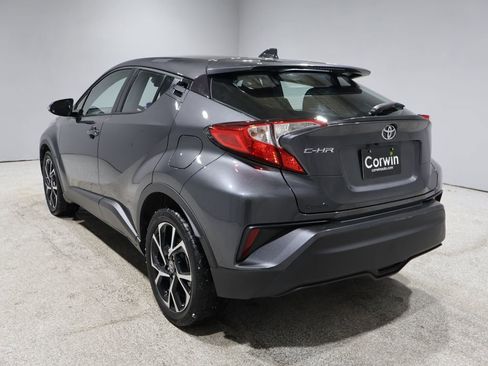 Used 2022 Toyota C-HR XLE image 5