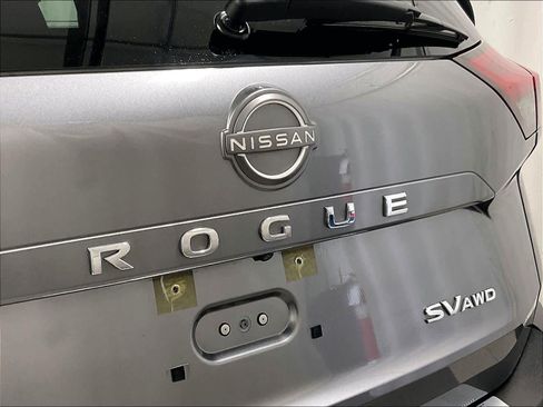 Used 2023 Nissan Rogue SV image 28