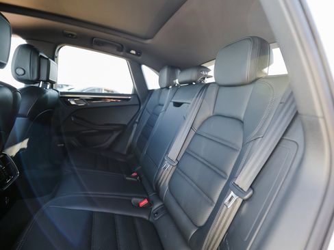 Certified 2025 Porsche Macan image 25