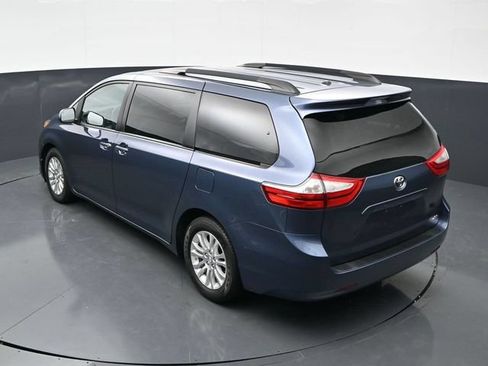 Used 2017 Toyota Sienna XLE FWD image 34