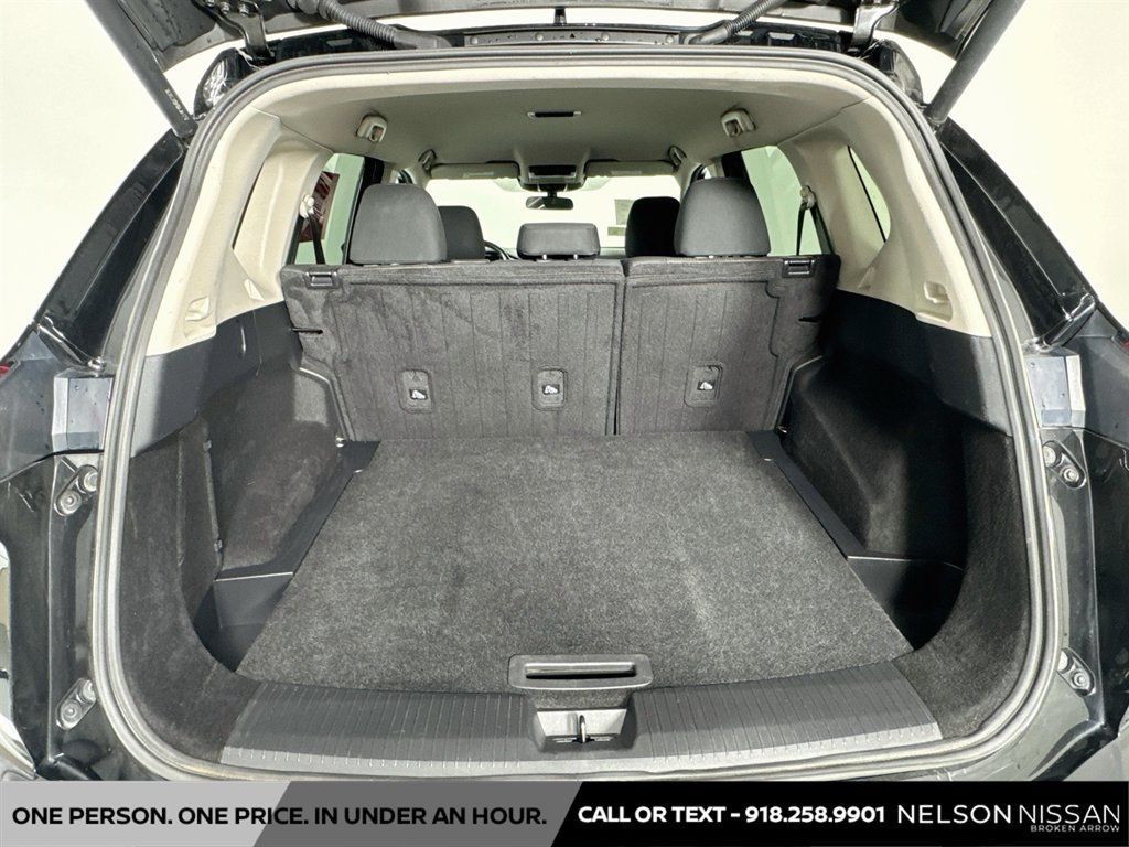 Certified 2025 Nissan Rogue SV FWD image 23