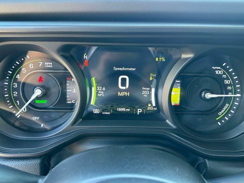 Used 2024 Jeep Wrangler Unlimited Sahara w/ Technology Group AWD/4WD image 24