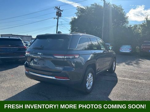 Used 2022 Jeep Grand Cherokee Laredo w/ Luxury Tech Group I RWD image 3