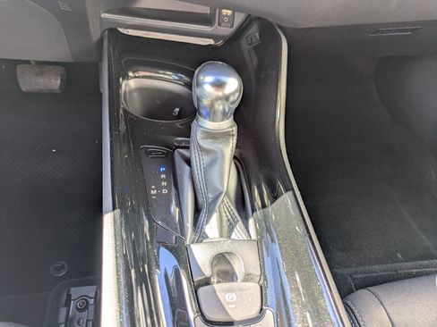 Used 2019 Toyota C-HR Limited FWD image 27