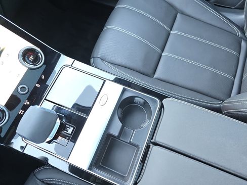 Used 2022 Land Rover Range Rover Velar R-Dynamic S image 23