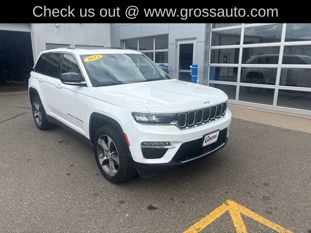 Used 2023 Jeep Grand Cherokee Limited w/ Luxury Tech Group II AWD/4WD image 2