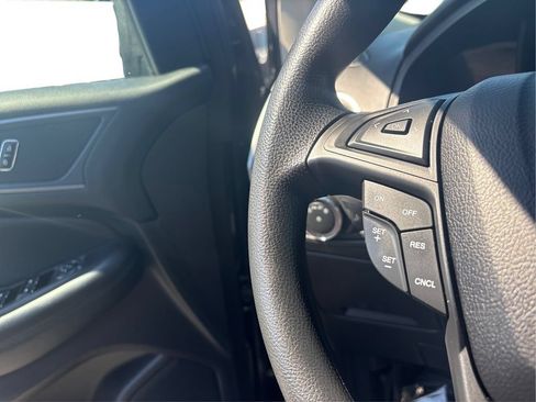 Used 2020 Ford Edge SE FWD image 34