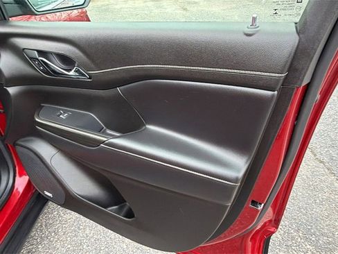 Used 2021 GMC Acadia SLT w/ Preferred Package image 16