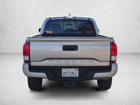 Used 2017 Toyota Tacoma TRD Sport w/ Tow Package AWD/4WD image 6