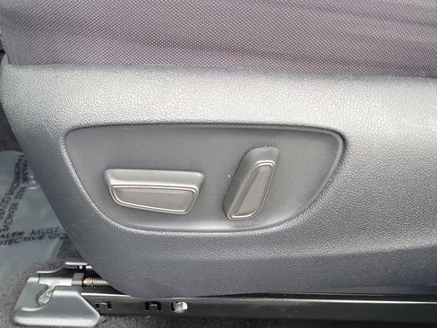 Used 2023 Toyota Highlander LE image 23