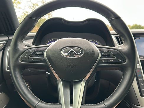 Used 2019 INFINITI Q60 3.0t Luxe w/ Essential Package image 23
