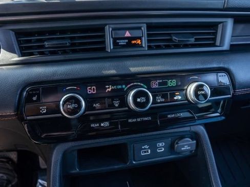 Used 2025 Honda Pilot TrailSport image 23