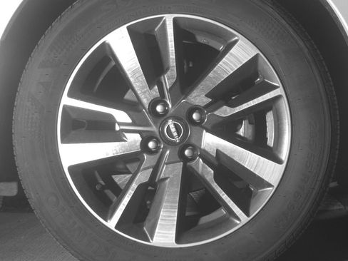 Used 2025 Nissan Versa SV image 13