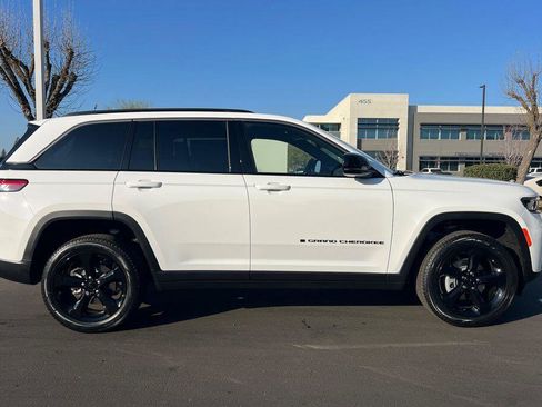 New 2026 Jeep Grand Cherokee Limited w/ Limited Altitude Package RWD image 3
