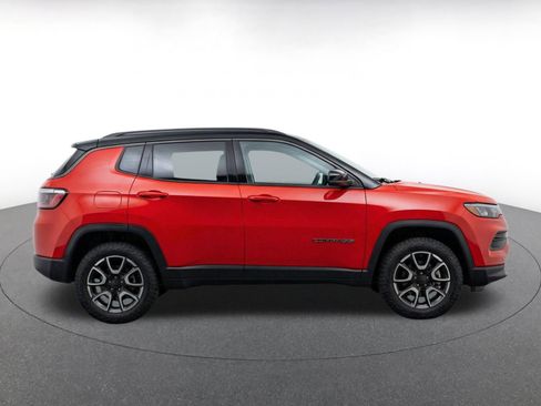 Used 2025 Jeep Compass Trailhawk AWD/4WD image 10