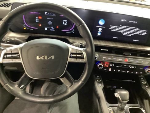 Used 2024 Kia Telluride EX w/ EX Captain's Chair Package AWD/4WD image 14