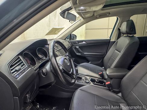 Used 2019 Volkswagen Tiguan SE w/ Panoramic Sunroof Package AWD/4WD image 9