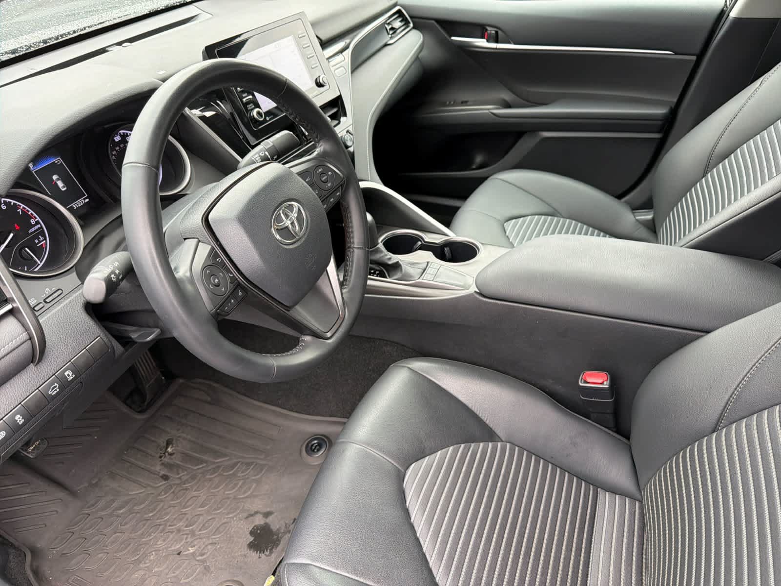 Used 2024 Toyota Camry SE FWD image 11