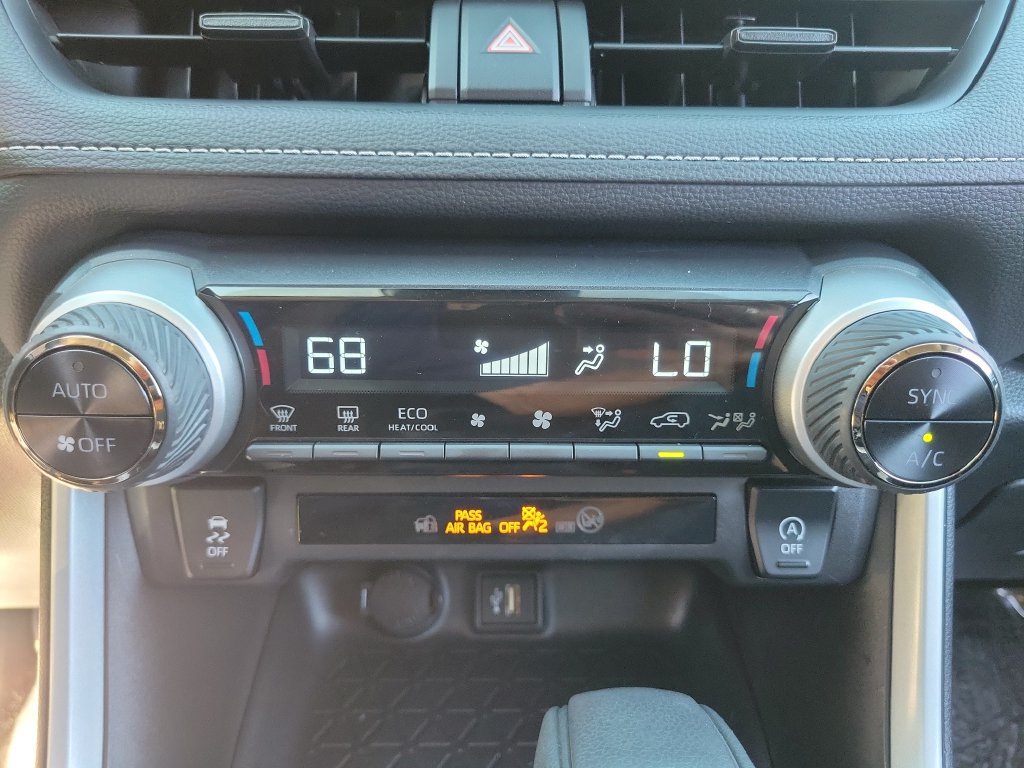 Used 2025 Toyota RAV4 XLE AWD/4WD image 31