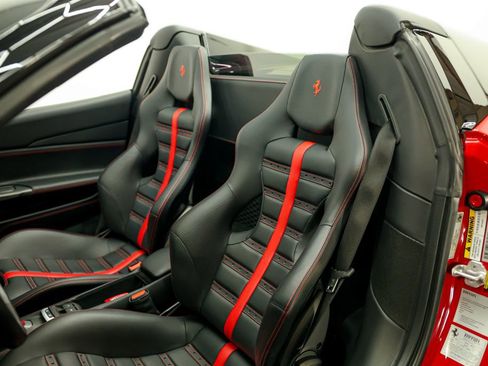 Used 2017 Ferrari 488 Spider image 21