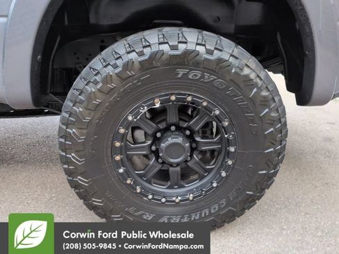 Used 2022 Ford F350 Lariat w/ Tremor Off-Road Package AWD/4WD image 30