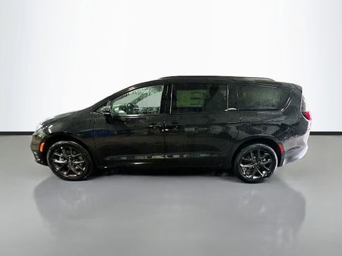 New 2026 Chrysler Pacifica Limited w/ S Appearance Package image 9