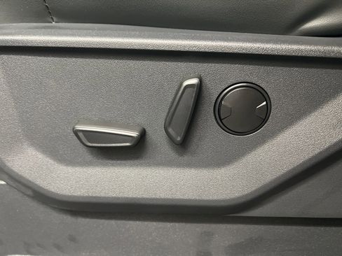 New 2025 Ford Expedition Active image 28