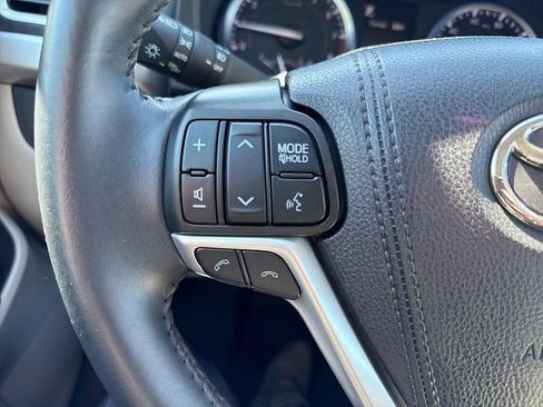 Used 2019 Toyota Highlander XLE AWD/4WD image 31