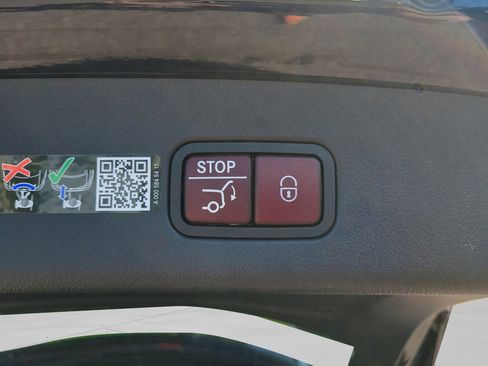 Certified 2025 Mercedes-Benz GLC 300 image 9