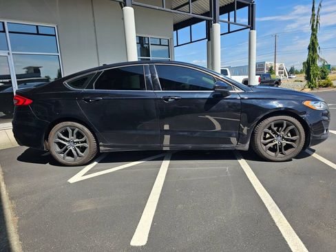 Used 2019 Ford Fusion SE w/ Equipment Group 151A FWD image 6