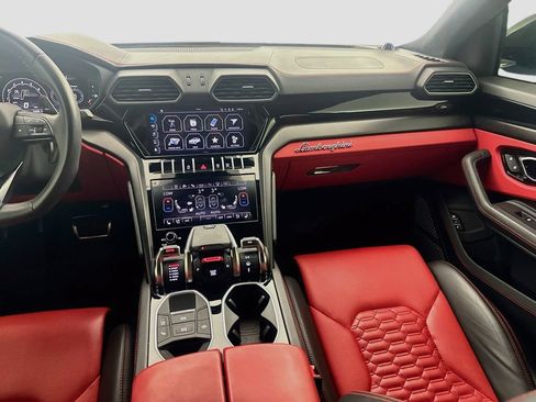 Used 2022 Lamborghini Urus AWD/4WD image 25