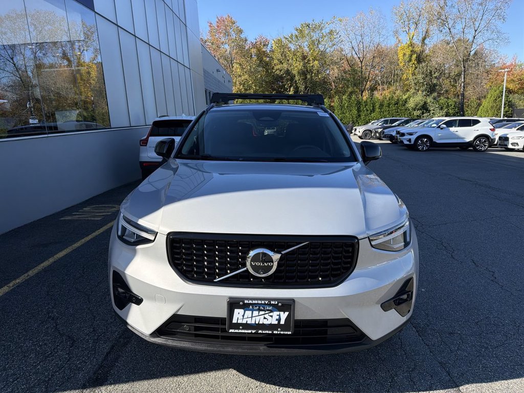 Certified 2025 Volvo XC40 B5 Plus w/ Climate Package AWD/4WD image 3