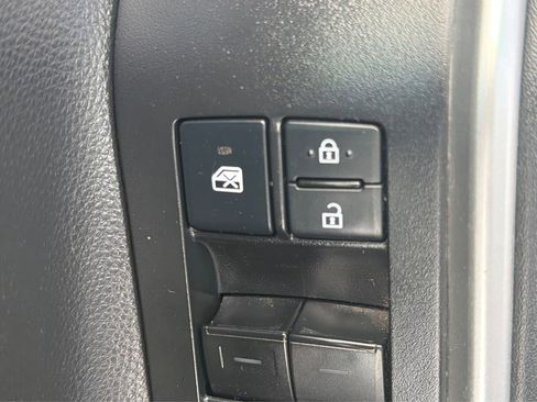 Used 2021 Toyota Highlander L FWD image 35