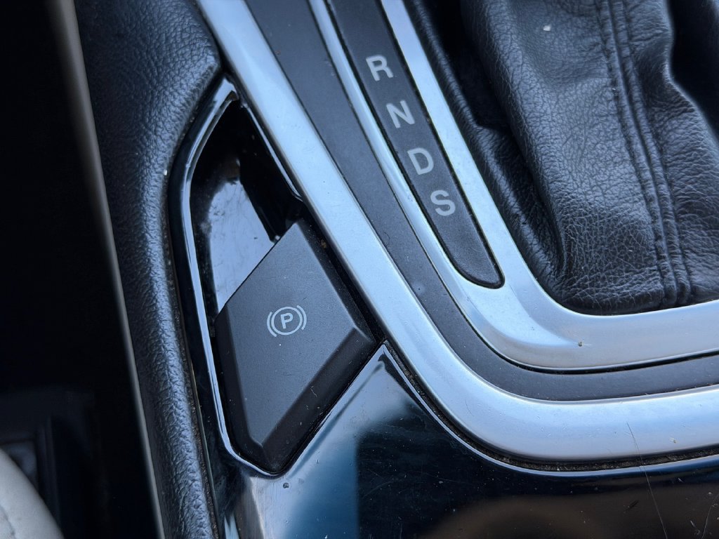 Used 2018 Ford Edge Titanium w/ Equipment Group 301A FWD image 23