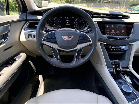 Used 2020 Cadillac XT5 Premium Luxury AWD/4WD image 5