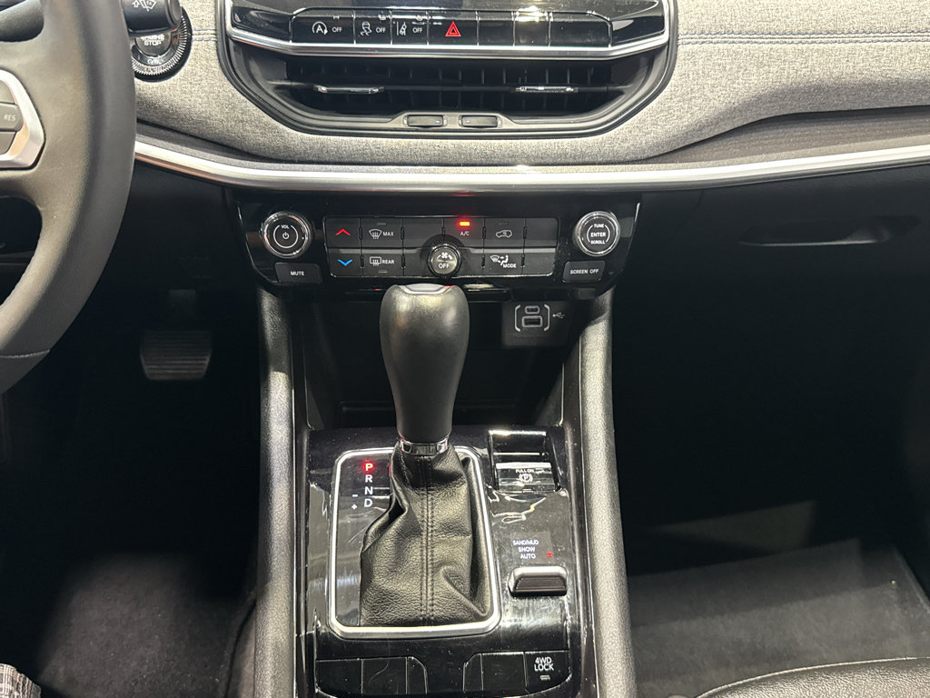 Used 2024 Jeep Compass Latitude AWD/4WD image 29