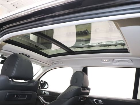 Used 2022 BMW X7 xDrive40i w/ Premium Package image 25