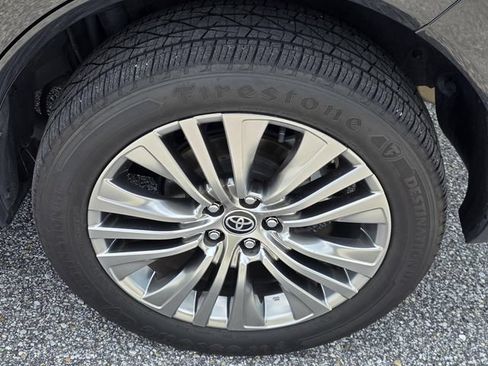 Used 2023 Toyota Venza Limited AWD/4WD image 37